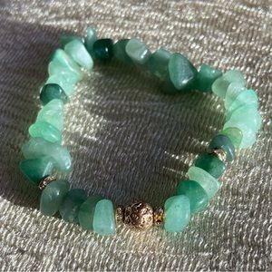 Green stone rough crystal beaded bracelet